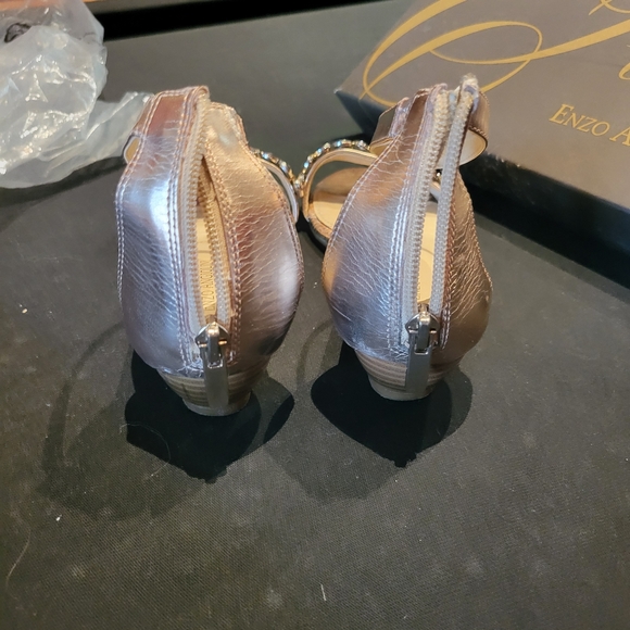 Enzo Angelini beautiful light pink Wedge rhinestone sandal. - Picture 6 of 8